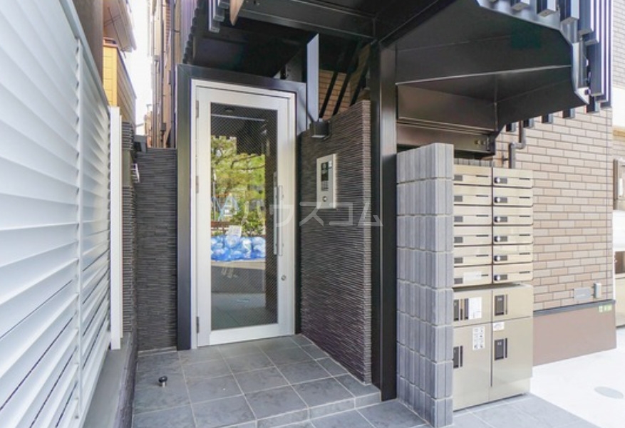 21/26 エントランス