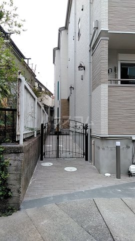 25/30 エントランス