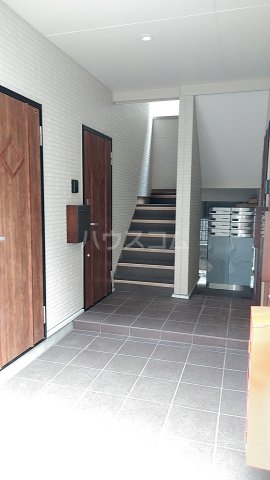 26/30 エントランス