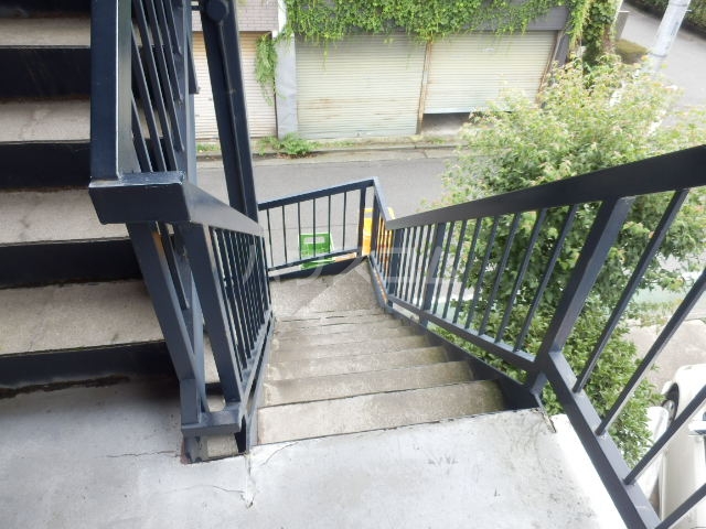 23/30 エントランス