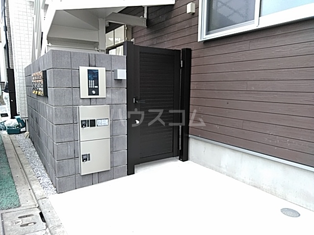 24/28 エントランス