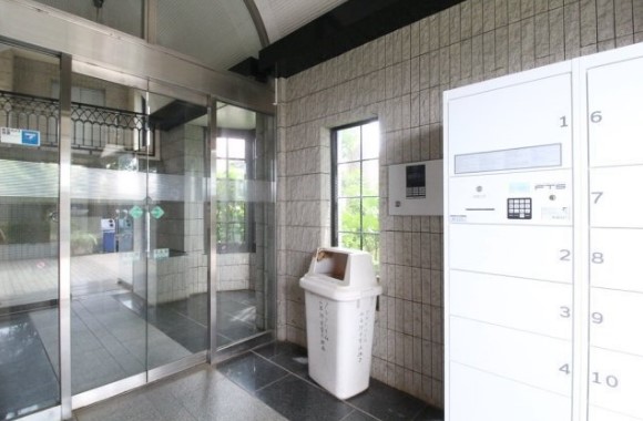 21/28 エントランス