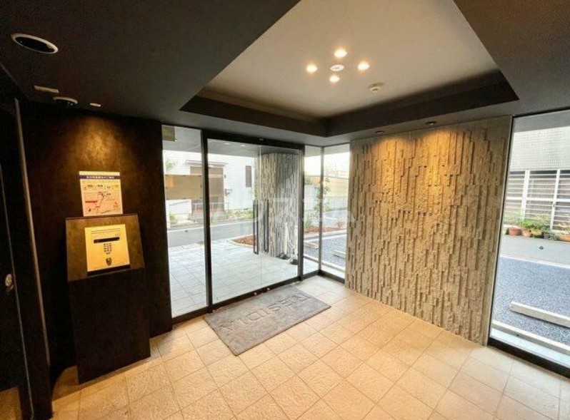 15/22 エントランス