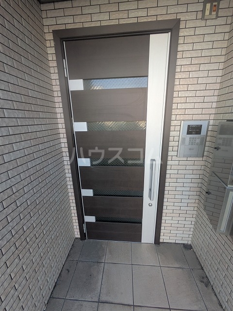 28/30 エントランス
