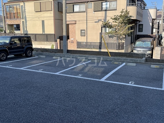 28/30 駐車場