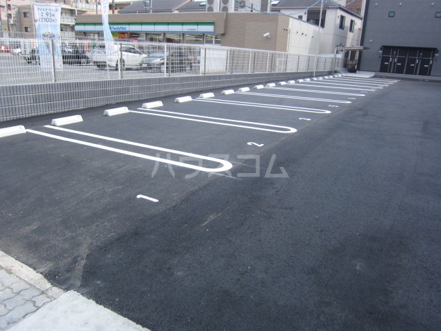 22/28 駐車場