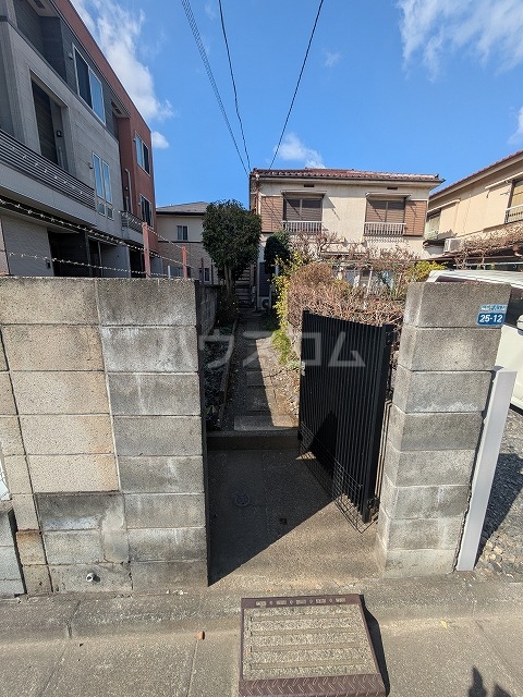 16/16 エントランス