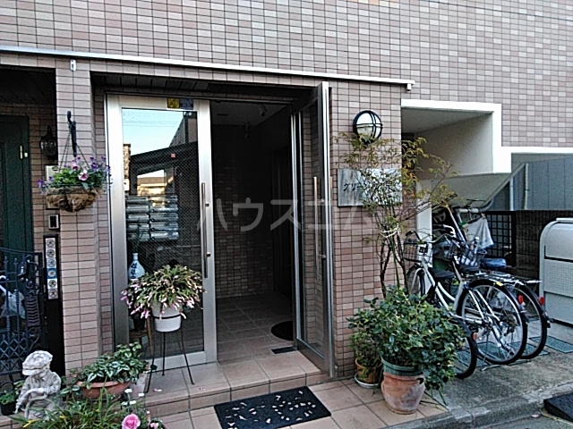 28/30 エントランス