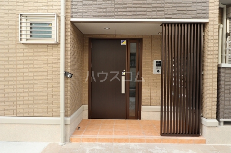 26/30 エントランス