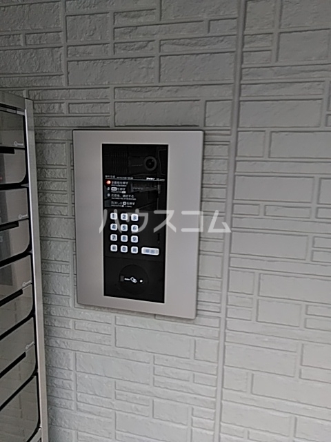 19/30 エントランス