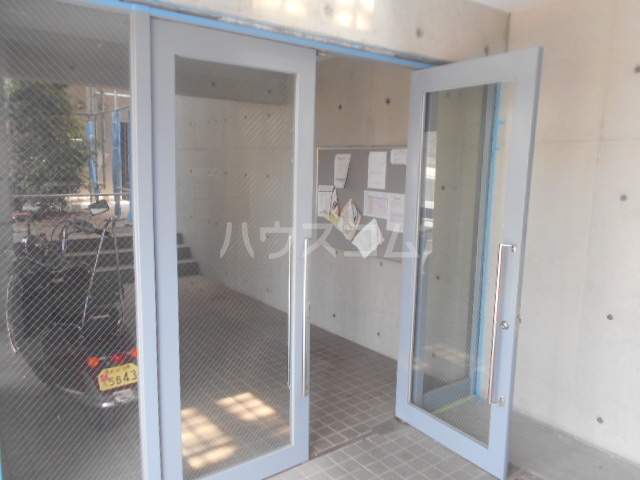 18/22 エントランス