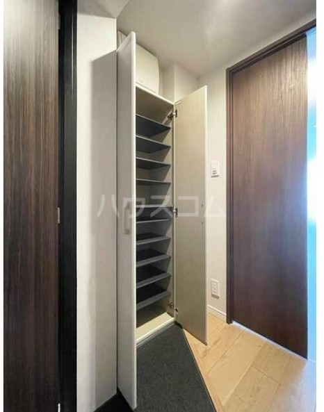 13/14 エントランス