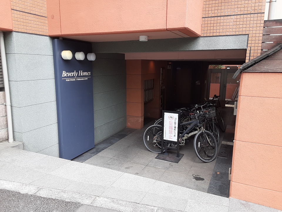 28/30 エントランス