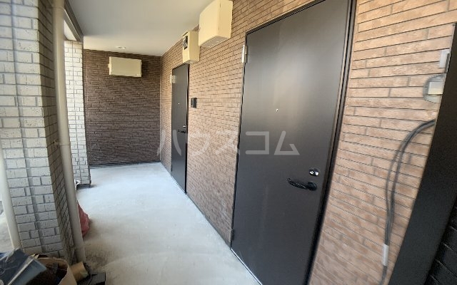 21/30 エントランス