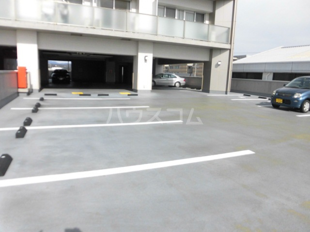 23/30 駐車場