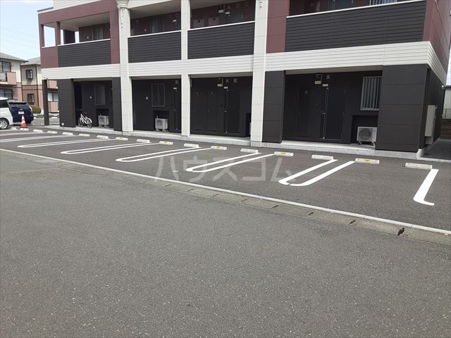 2/3 駐車場