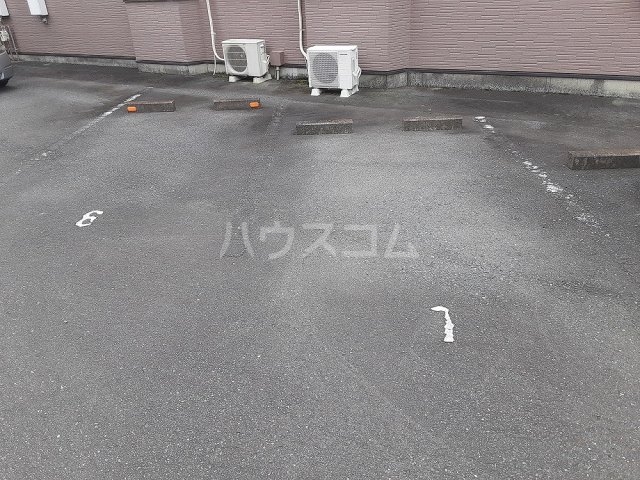 2/4 駐車場