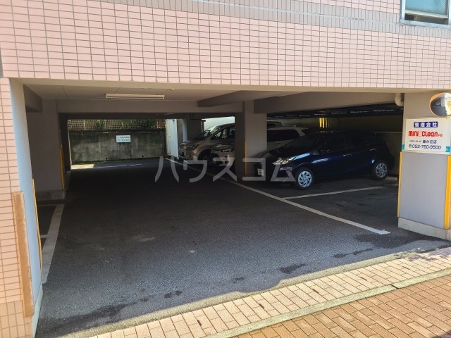 28/30 駐車場