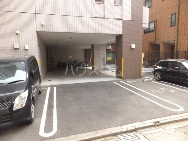 18/23 駐車場