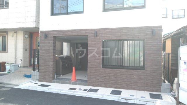 23/30 エントランス