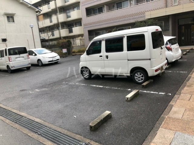 23/30 駐車場