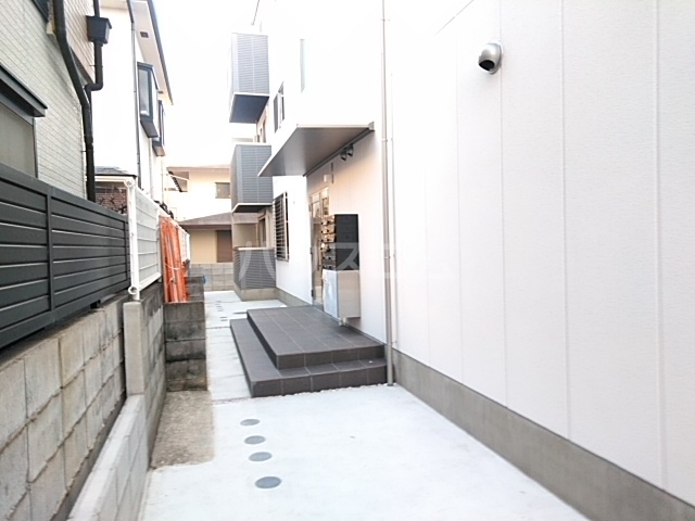 27/30 エントランス