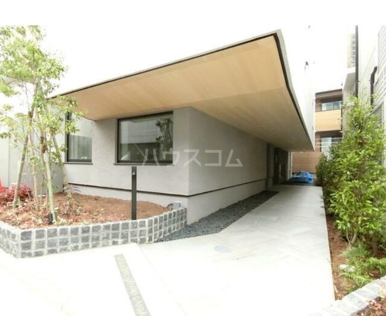 23/30 エントランス