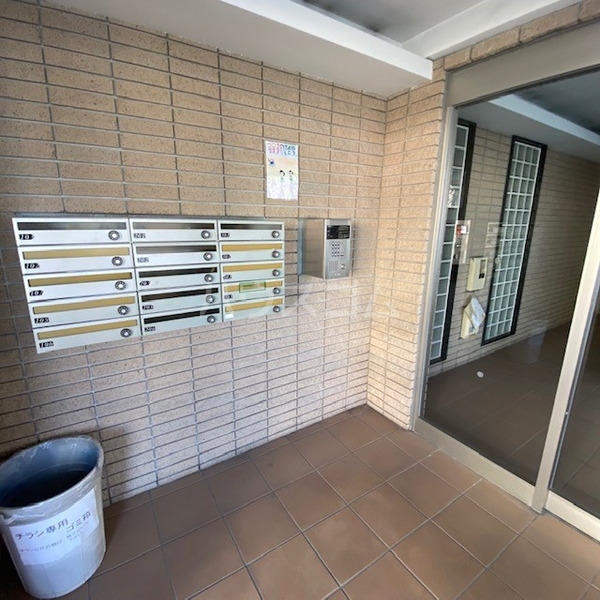 19/23 エントランス