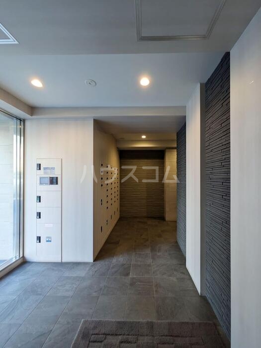 26/30 エントランス