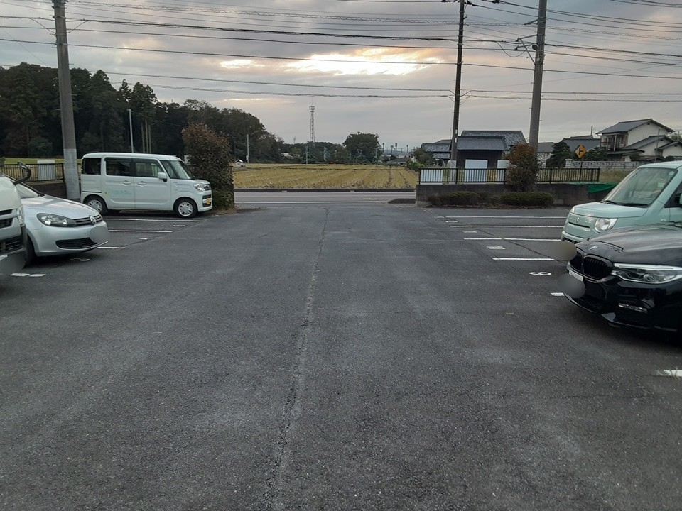 22/28 駐車場
