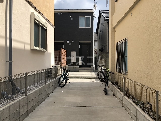 23/29 エントランス