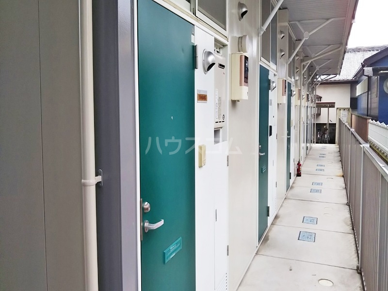 16/17 エントランス