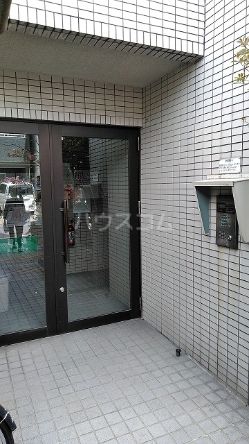 22/27 エントランス