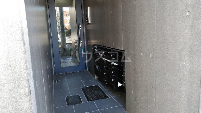 23/30 エントランス