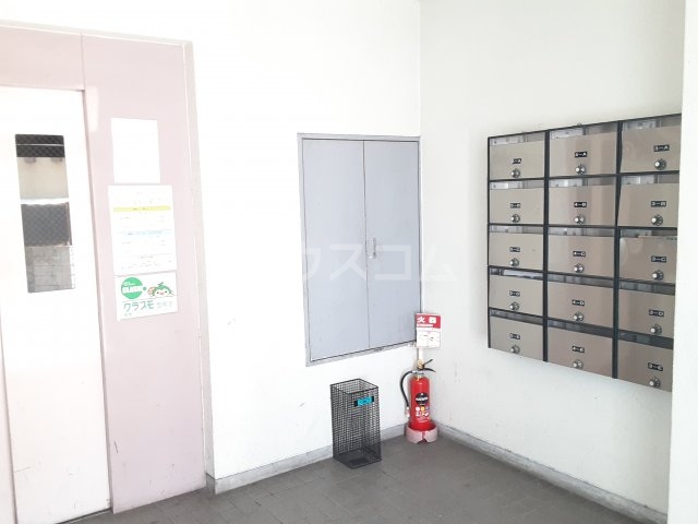 24/30 エントランス