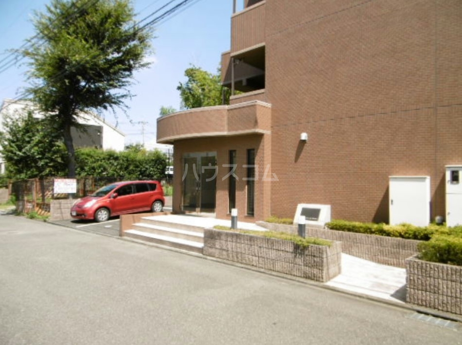 26/30 エントランス