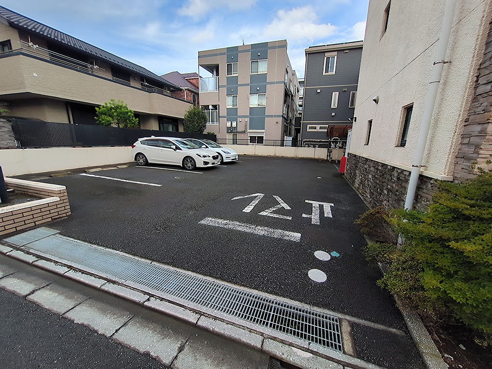 27/30 駐車場