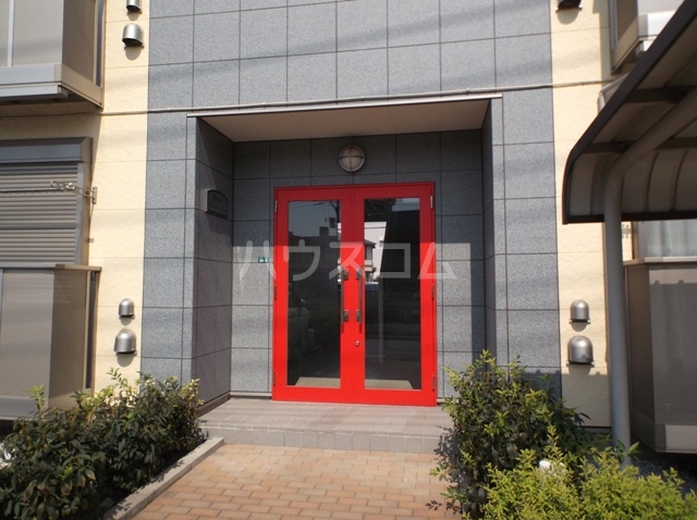 28/30 エントランス