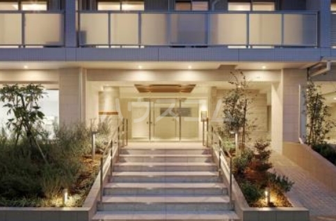 13/14 エントランス