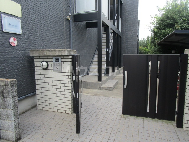 28/30 エントランス