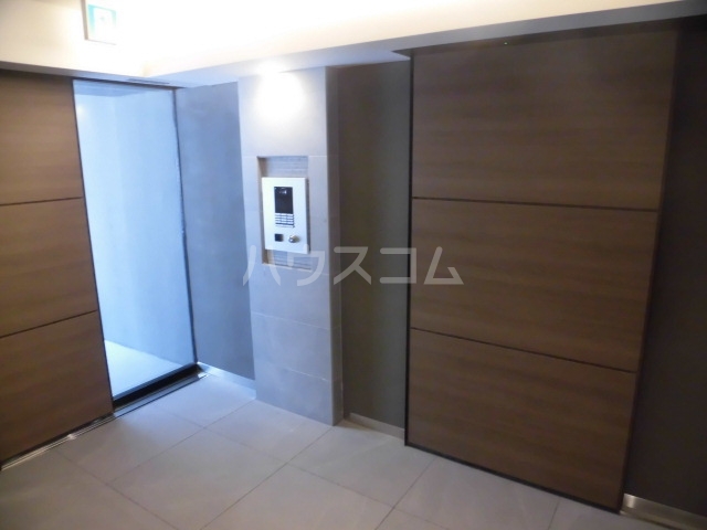 17/23 エントランス