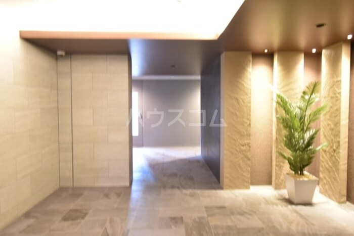 24/30 エントランス