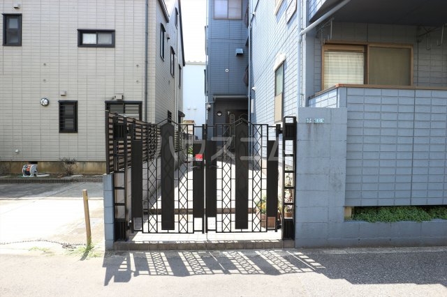 21/28 エントランス