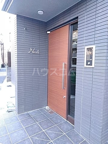 27/30 エントランス