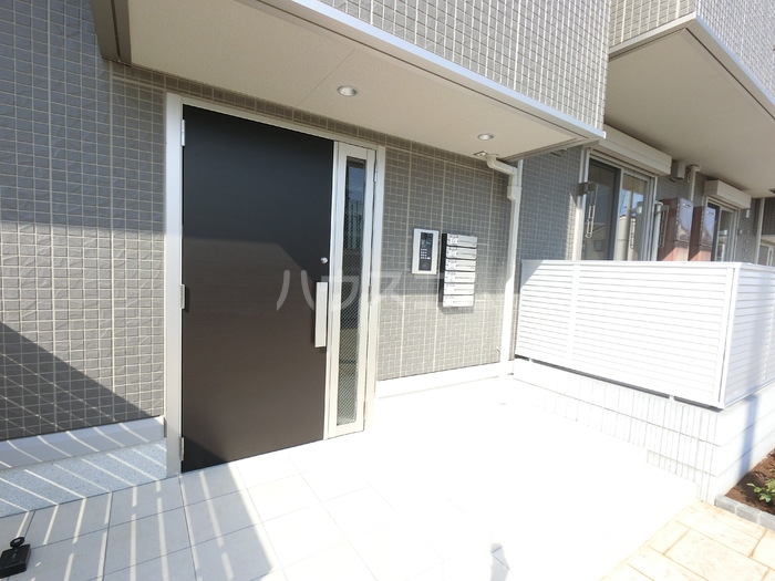 16/23 エントランス