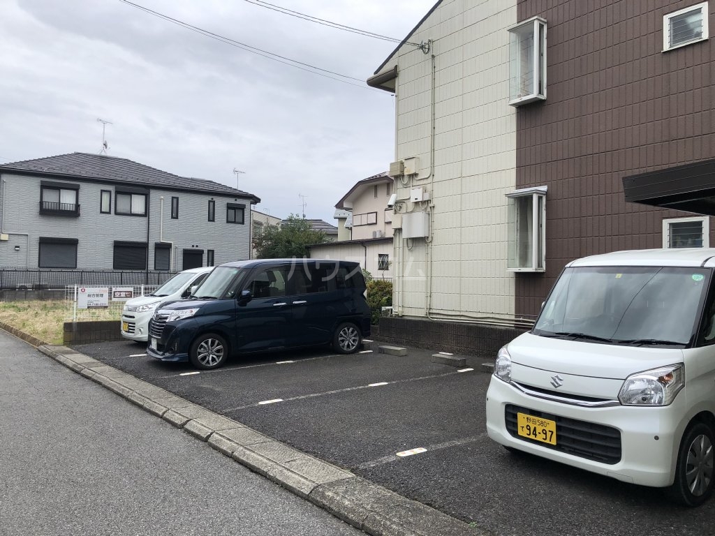 27/28 駐車場