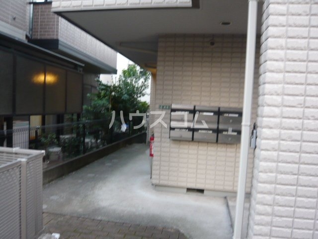 20/30 エントランス