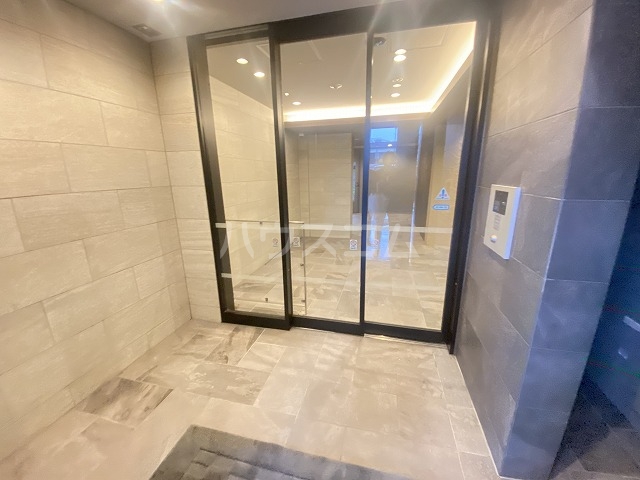 25/30 エントランス