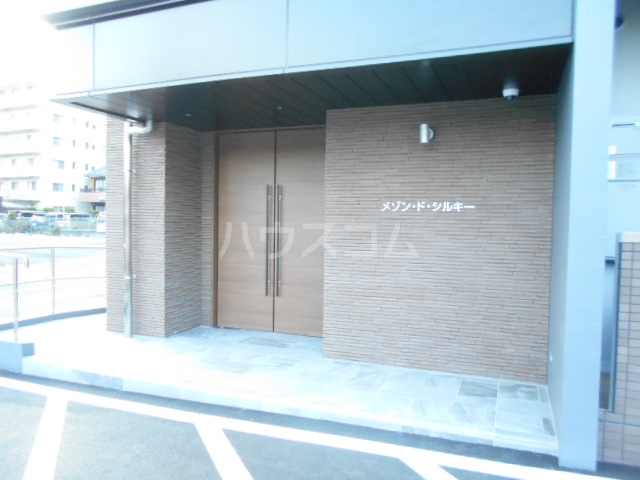 26/30 エントランス