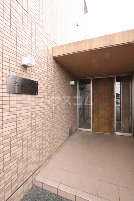 13/15 エントランス